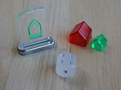 Monopoly - Revolution - Spielfigur, Hotel, Haus und Würfel