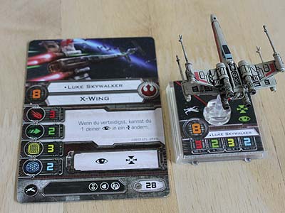 Star Wars X-Wing Miniaturen-Spiel - Grundspiel - Schiffskarte, Schiff, Haltestäbchen, Basis und Schiffsmarker