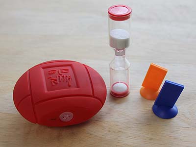 Tabu - Tabu-Quietscher, Sanduhr und Spielfiguren